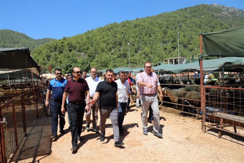 Alanya belediyesi’nin kapalı hayvan pazarı ve kurban satış yeri dualarla hizmete girdi