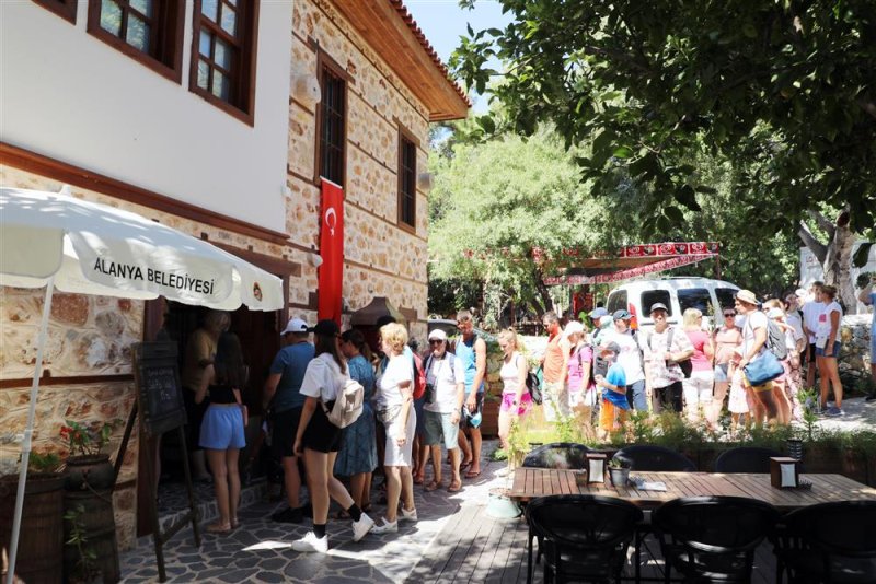 Alanya mutfak kültür evi yerli ve yabancı misafirlerin akınına uğruyor