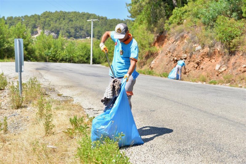 Alanya’nın her köşesinde temizlik çalışmaları aralıksız sürüyor