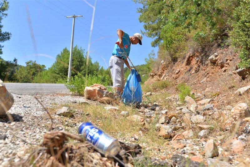 Alanya’nın her köşesinde temizlik çalışmaları aralıksız sürüyor