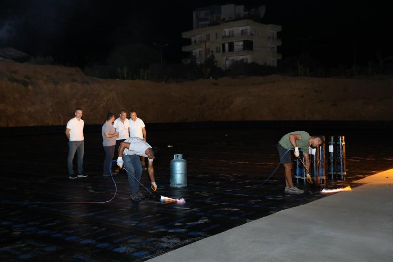 Başkan yücel’den gece mesaisi - mahmutlar kültür merkezi’nde çalışmalar gece gündüz sürüyor