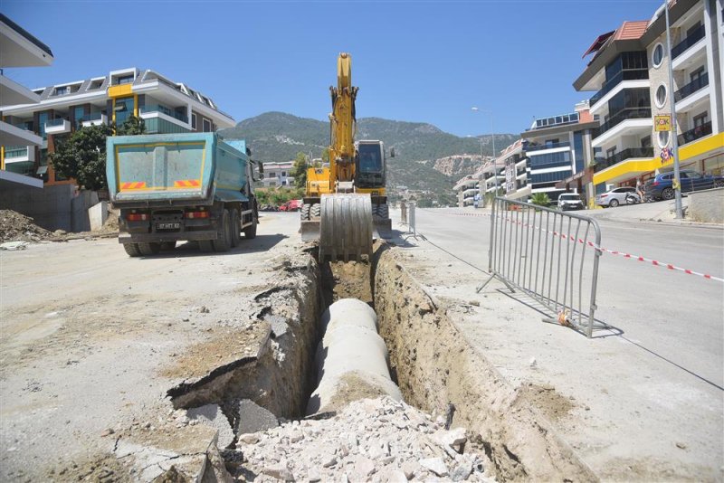 Fığla mamadı yolunda asfalt öncesi altyapı hazırlıkları aralıksız sürüyor