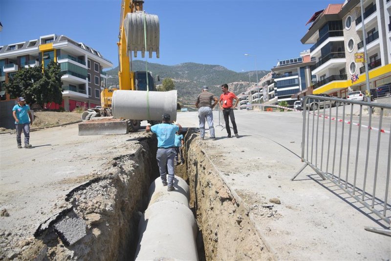 Fığla mamadı yolunda asfalt öncesi altyapı hazırlıkları aralıksız sürüyor