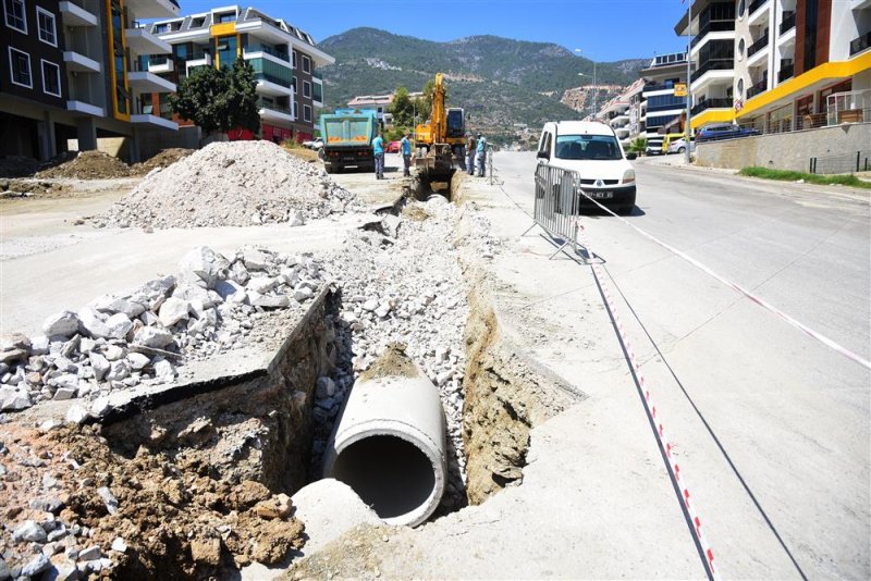 Fığla mamadı yolunda asfalt öncesi altyapı hazırlıkları aralıksız sürüyor