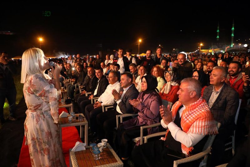 Gökbel güreşleri muhteşem konserlerle başladı