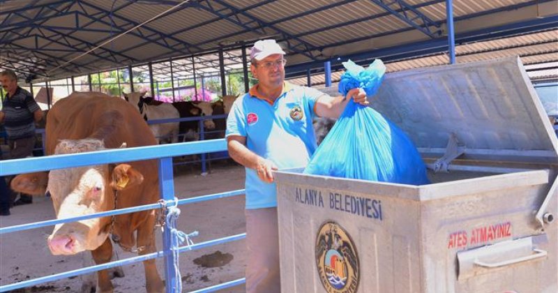 “kurban atıklarını poşetleyerek çöpe atalım”