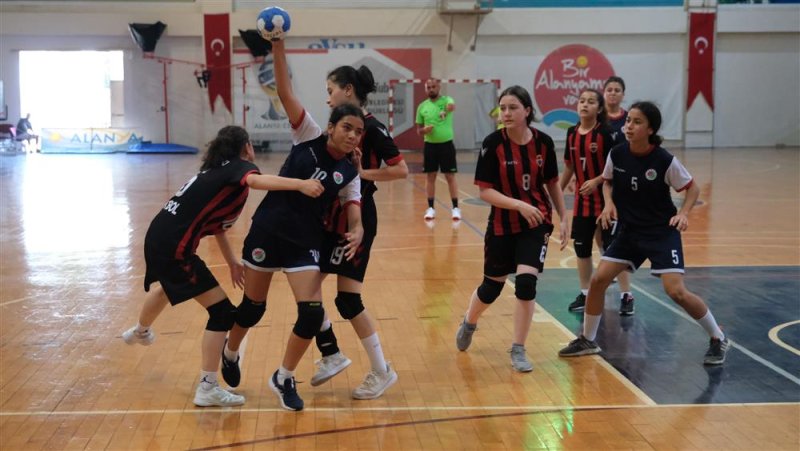 Minikler hentbol şampiyonu kadınlarda kepez, erkeklerde bolu