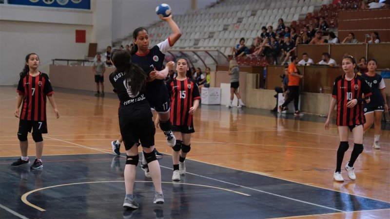Minikler hentbol şampiyonu kadınlarda kepez, erkeklerde bolu