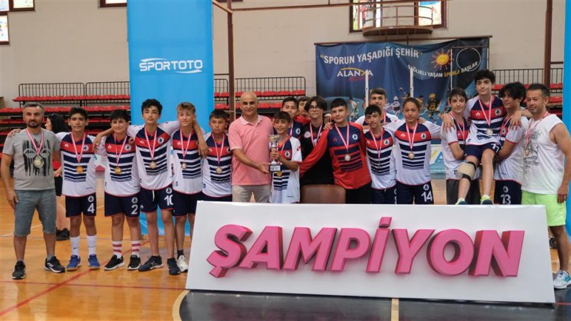 Minikler hentbol şampiyonu kadınlarda kepez, erkeklerde bolu