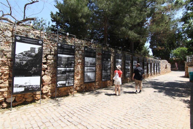 Siyah beyaz fotoğraflarla açık hava galerisi