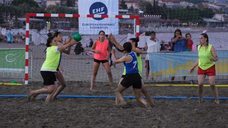 Uluslararası plaj hentbolu turnuvası başladı
