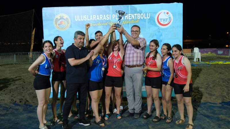 Uluslararası plaj hentbolu turnuvası sona erdi