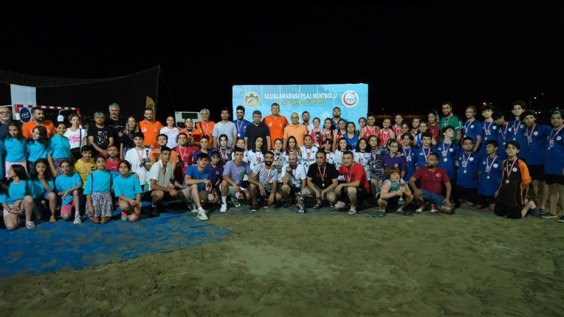Uluslararası plaj hentbolu turnuvası sona erdi