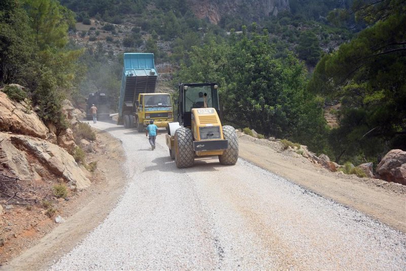 Alanya belediyesi asfalt çalışmalarını sürdürüyor