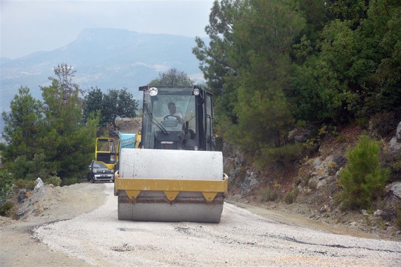 Alanya belediyesi asfalt çalışmalarını sürdürüyor