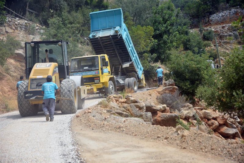 Alanya belediyesi asfalt çalışmalarını sürdürüyor