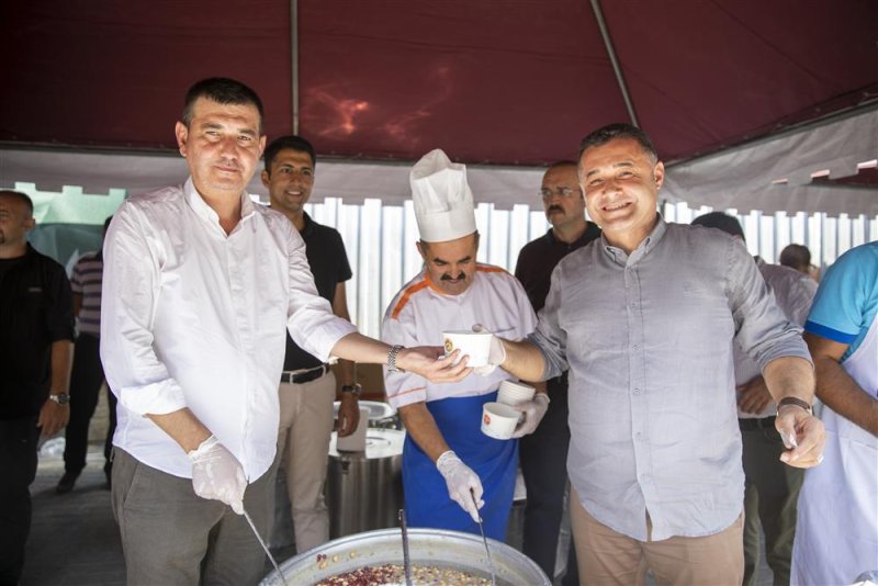 Alanya belediyesi geleneksel aşure etkinliğini sürdürdü