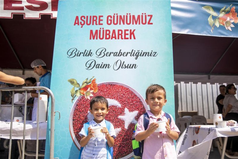 Alanya belediyesi geleneksel aşure etkinliğini sürdürdü