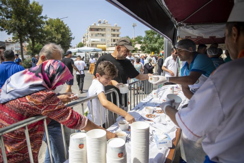 Alanya belediyesi geleneksel aşure etkinliğini sürdürdü