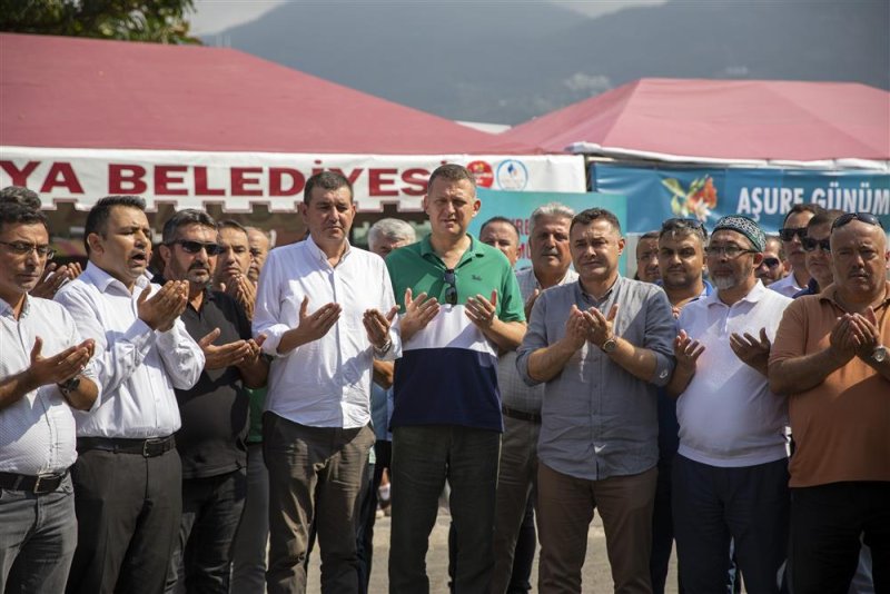 Alanya belediyesi geleneksel aşure etkinliğini sürdürdü