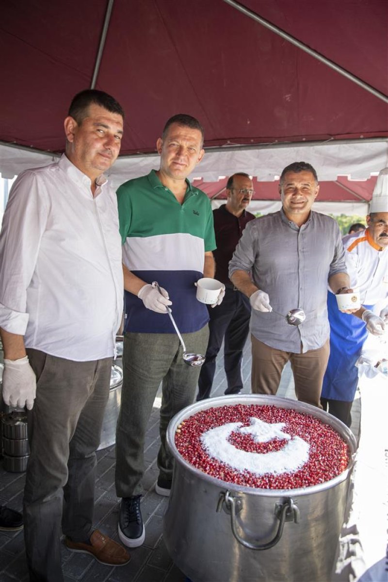 Alanya belediyesi geleneksel aşure etkinliğini sürdürdü