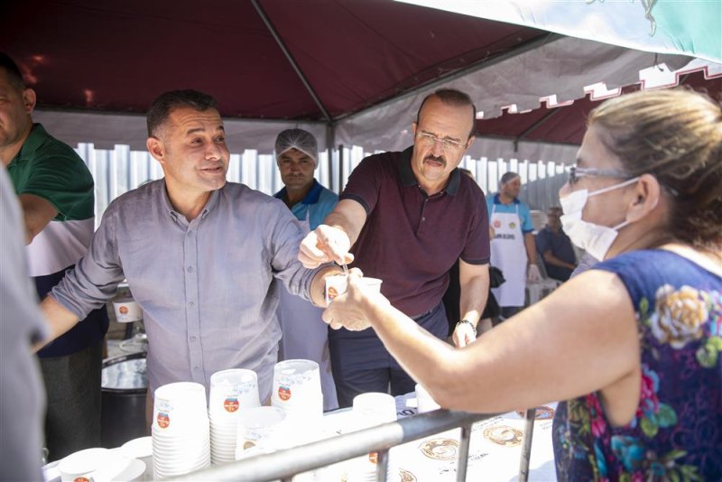 Alanya belediyesi geleneksel aşure etkinliğini sürdürdü