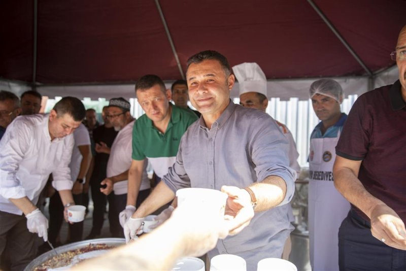 Alanya belediyesi geleneksel aşure etkinliğini sürdürdü