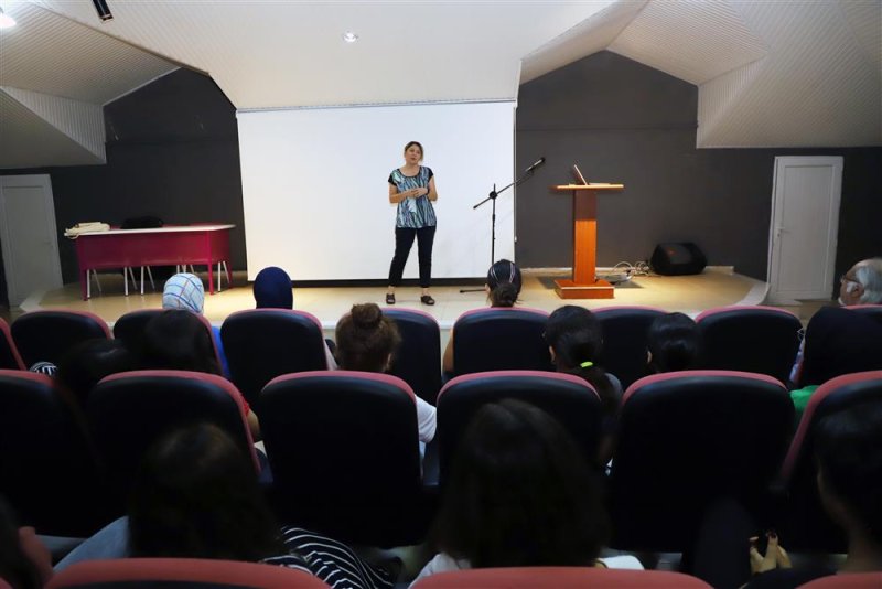 Alanya belediyesi’nden batı alanya'da öğrencilere seminer