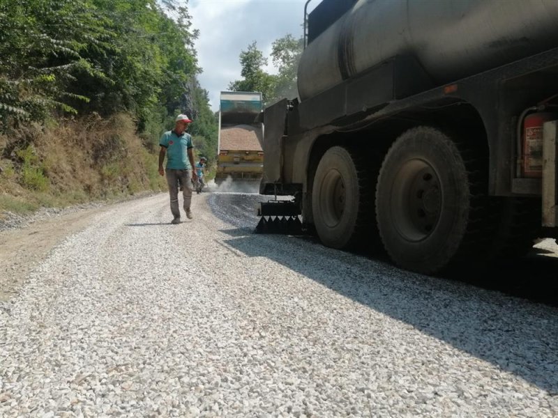 Alanya belediyesi'nin kırsal mahallelerdeki asfalt çalışmaları sürüyor