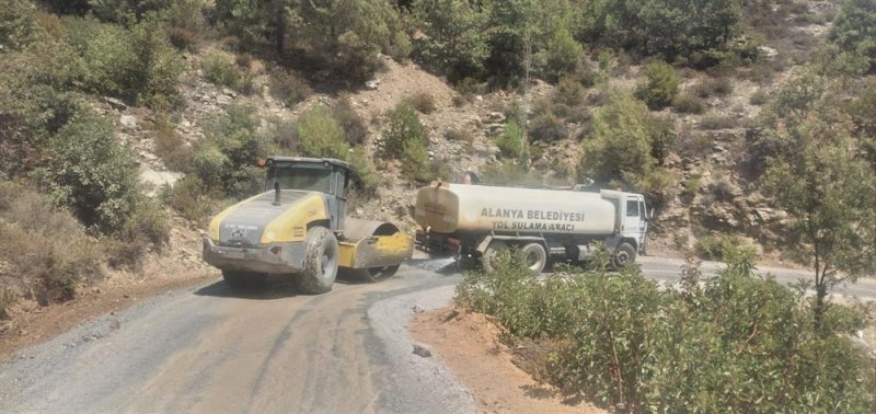 Alanya belediyesi'nin kırsal mahallelerdeki asfalt çalışmaları sürüyor