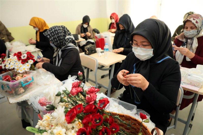 Alanya belediyesi yaz dönemi el sanatları kursları başladı