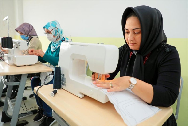 Alanya belediyesi yaz dönemi el sanatları kursları başladı