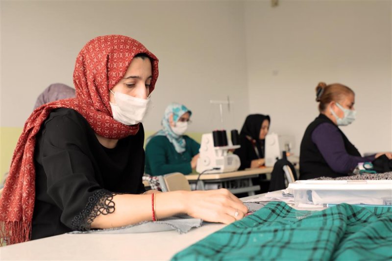 Alanya belediyesi yaz dönemi el sanatları kursları başladı