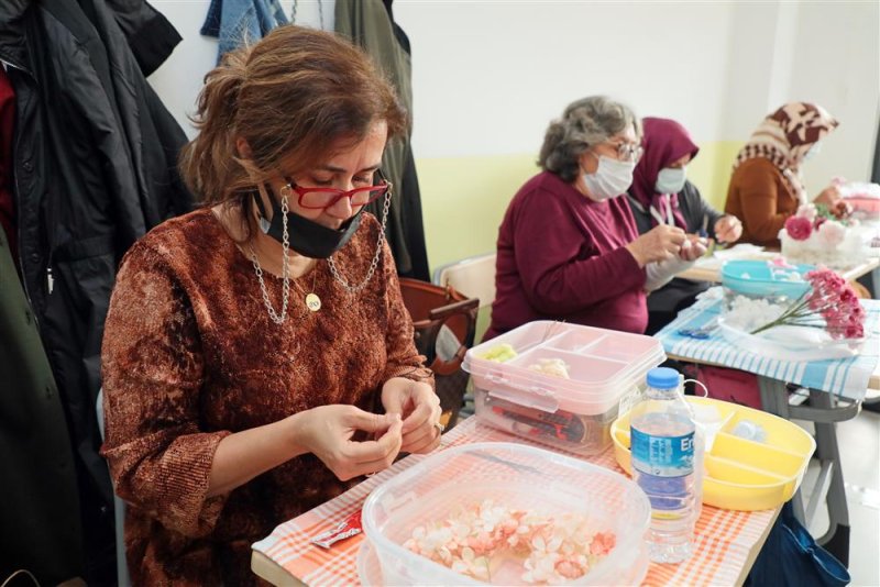 Alanya belediyesi yaz dönemi el sanatları kursları başladı