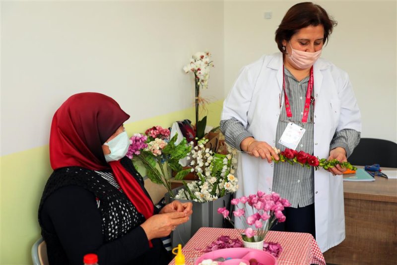 Alanya belediyesi yaz dönemi el sanatları kursları başladı