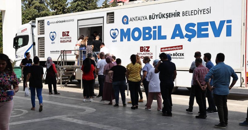 Büyükşehir’in Aşure İkramları Sürüyor