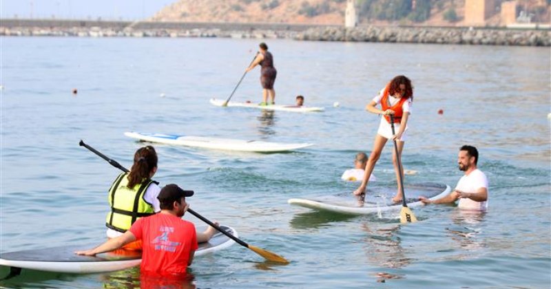 Engelli bireyler sup board yaparak moral buldu