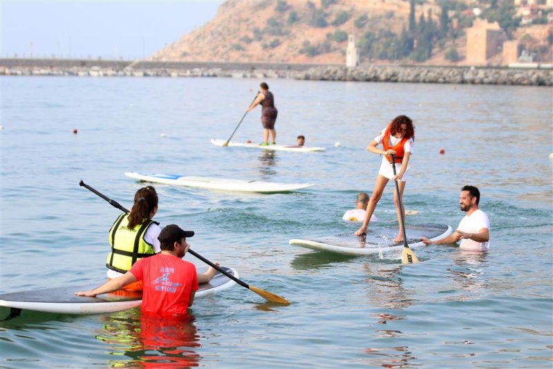Engelli bireyler sup board yaparak moral buldu