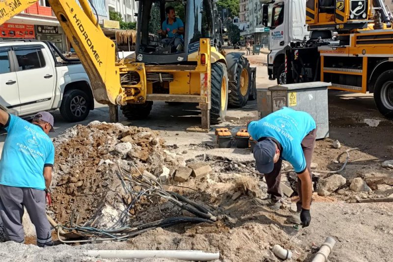 hacet eşref kahvecioğlu caddesi çift yön oluyor başkan yücel, şehiriçi trafiği rahatlatmak için kolları sıvadı