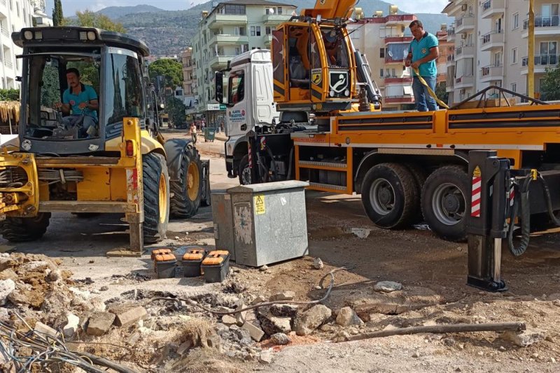 hacet eşref kahvecioğlu caddesi çift yön oluyor başkan yücel, şehiriçi trafiği rahatlatmak için kolları sıvadı