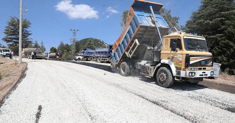 Kuzca Ve Üçoluk Mahallesi  Yolları Asfaltla Kaplanıyor