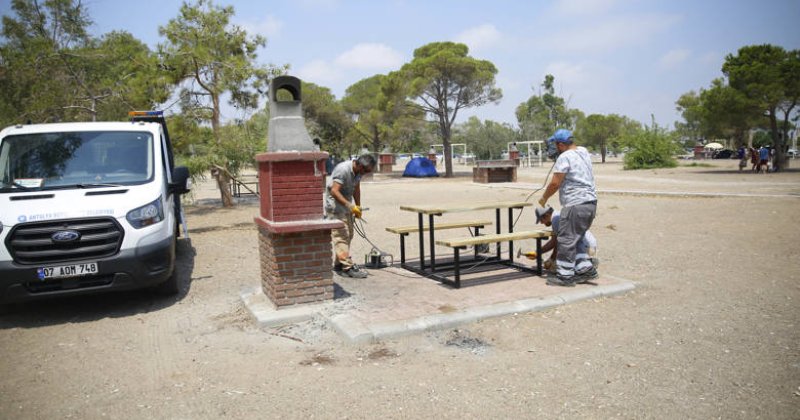 Lara Birlik Halk Plajı’nda  Oturma Alanları Yenileniyor