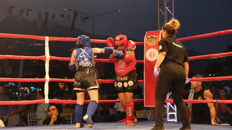 Muaythai süper ligi 4'üncü ayak müsabakaları alanya'da yapıldı