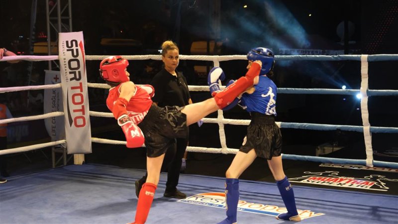 Muaythai süper ligi 4'üncü ayak müsabakaları alanya'da yapıldı