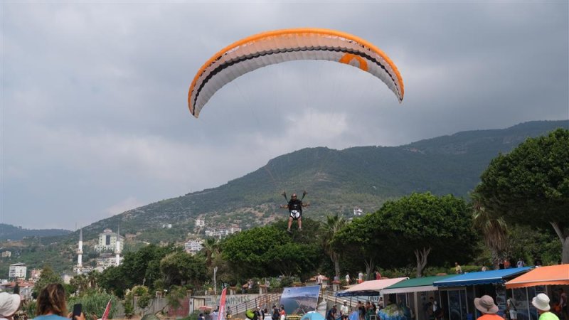 Türkiye yamaç paraşütü hedef yarışması 3. etap sona erdi