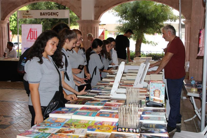 4. alanya kitap fuarı kapılarını açtı