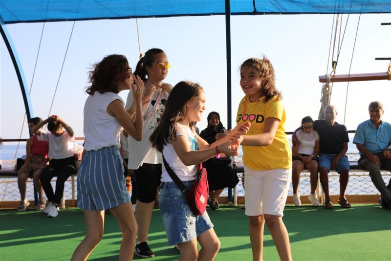 Alanya belediyesi’nden engelli bireyler için yat gezisi