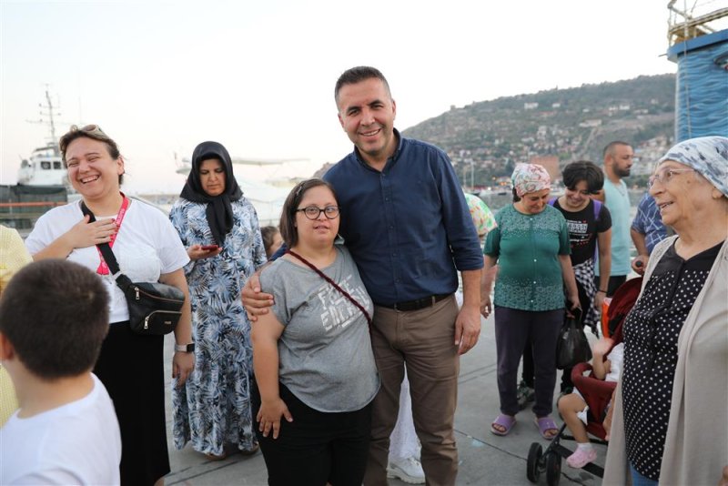 Alanya belediyesi’nden engelli bireyler için yat gezisi