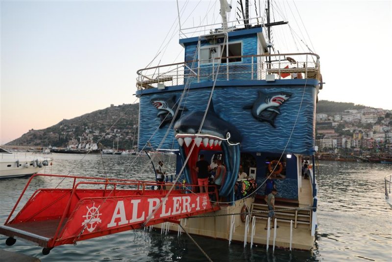 Alanya belediyesi’nden engelli bireyler için yat gezisi