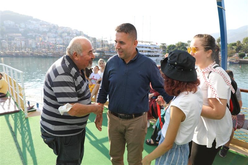 Alanya belediyesi’nden engelli bireyler için yat gezisi